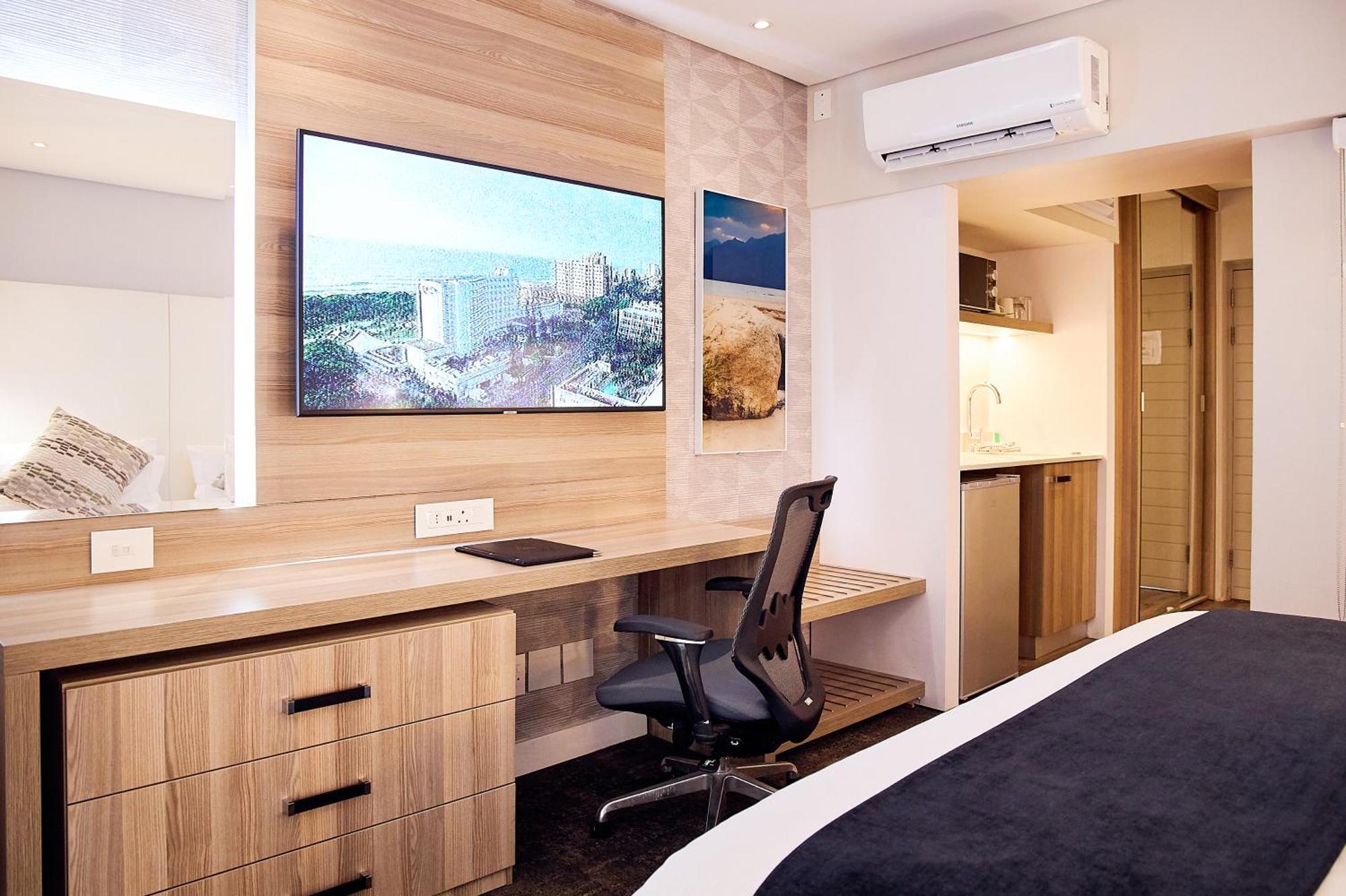 First Group Riviera Suites Кейптаун Екстериор снимка